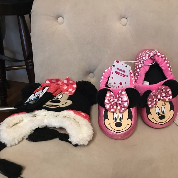 Disney Other - Disney hat gloves and slippers set